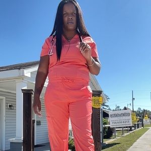 Meet your Posher, Noelle